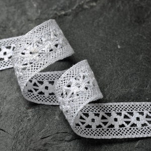 Vintage WHITE Cluny Lace Trim, 1-1/8 Inch by 4-Yards, SP-2705 image 2