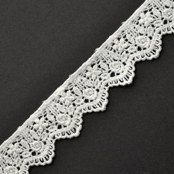 Vintage Cluny Cotton Lace Trim, 1-1/4 Inch by 1 Yard,  Natural, Off White, TR-10962