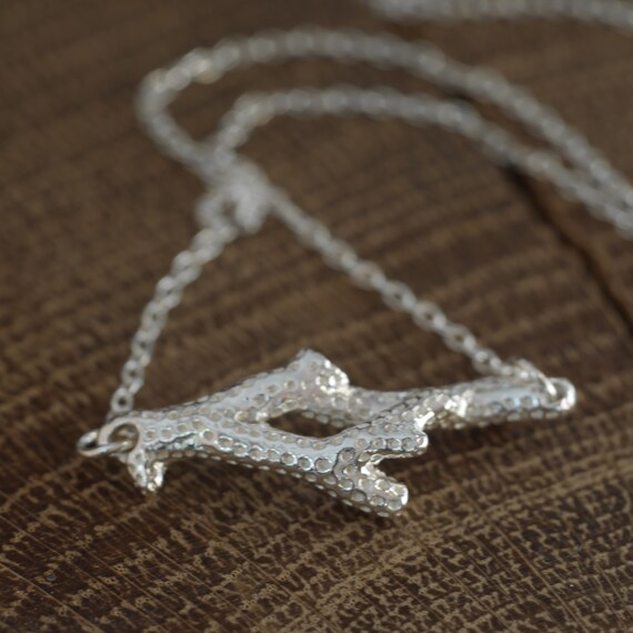 Collier Ethnique Corail Et Médaillon Argent 52 Cm - Occasion Très Bon état