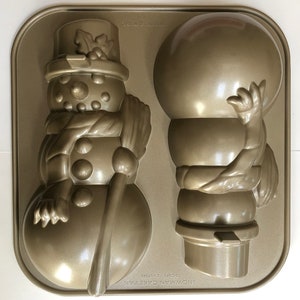 Nordic Ware 3d Christmas Tree Cake Pan for Sale in Redlands, CA