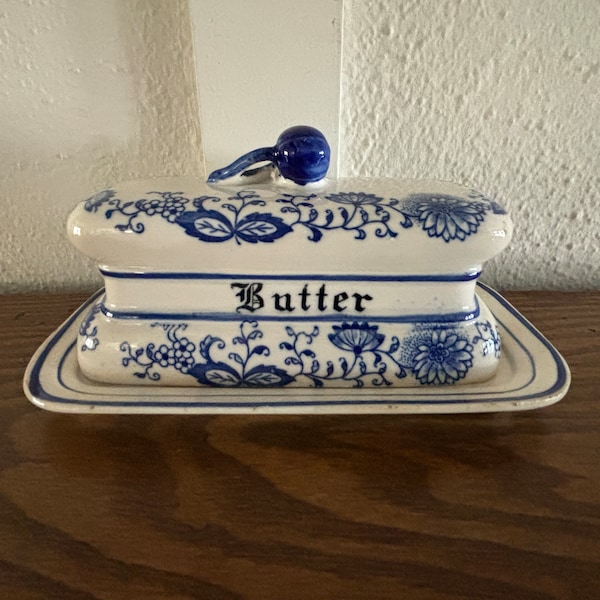 Antique Meissen Blue Onion Covered Butter Dish