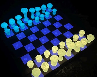 Glinsterend paars magnetisch schaakspel schaakstukken en eikeldammen Aangepast cadeau: draagbaar glow-in-the-dark schaakbord