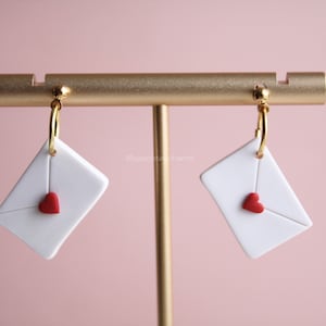 Bedeloorbellen liefdesbrief - hanger met bolletjes - klei - Valentijnsdag - Galentine cadeau