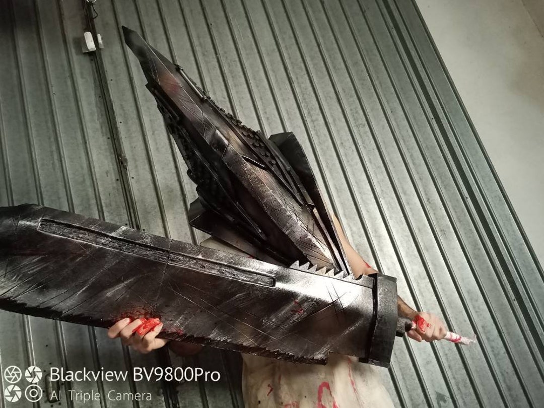 Self] Pyramid Head Cosplay w/ New Sword : r/silenthill