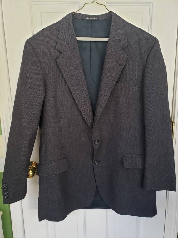 Mens suit 2 pc. 100 percent wool, Tailored in the… - image 1