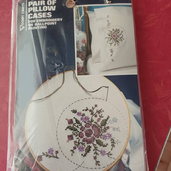 Pillowcase set to embroidery, Vigart craft Corp,  stamped