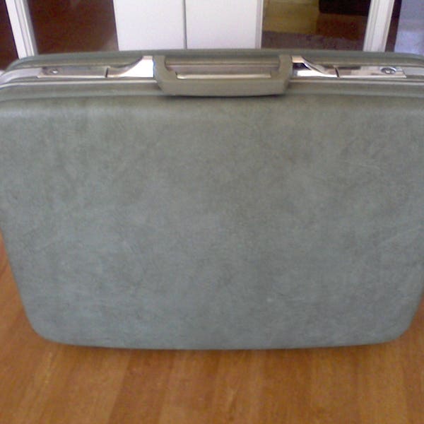 Suitcase, light green, Airway, vintage luggage, DIY, with Key