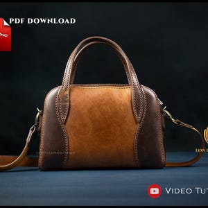 Puede incluir: Bolso de mano de cuero marrón de dos tonos, con asa superior y correa de hombro desmontable. El bolso presenta costuras decorativas y detalles metálicos. El texto "PDF DOWNLOAD" y "VIDEO TUTORIAL" está incluido.