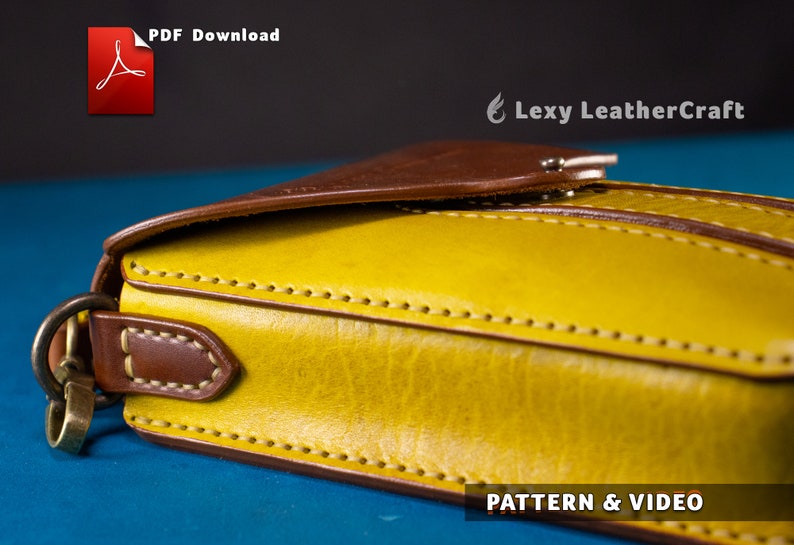 Puede incluir: Primer plano de un bolso de cuero amarillo con detalles y costuras de cuero marr&oacute;n. El bolso tiene un cierre de solapa y una correa con un broche de metal. El texto "PATTERN & VIDEO" es visible en la parte inferior de la imagen.