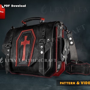 Puede incluir: Bolso de cuero negro con una cruz roja y un dise&ntilde;o de ata&uacute;d. El bolso tiene una correa para el hombro y un asa superior. El bolso est&aacute; sobre un fondo oscuro.  PDF Download, Lexy Leathercraft, Pattern & Video.