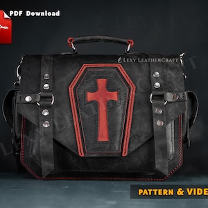 Puede incluir: Bolso de mensajero de cuero negro con un dise&ntilde;o rojo en forma de ata&uacute;d y una cruz roja. El bolso tiene un asa superior y una correa para el hombro. El texto "LEXY LEATHERCRAFT" es visible en el bolso. El texto "PATTERN & VIDEO" es visible debajo del bolso.
