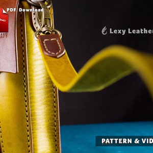 Puede incluir: Un bolso de cuero amarillo con una correa de cuero marr&oacute;n y un cierre de cremallera. El bolso tiene una solapa de cuero marr&oacute;n con el texto "Lexy LeatherCraft" en ella. El bolso est&aacute; sobre una superficie azul.  "PATTERN & VIDEO" est&aacute; impreso en la superficie.