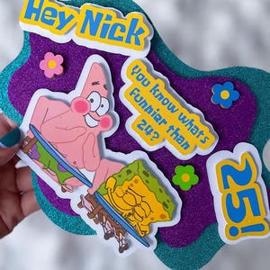 SpongeBob “25!” Cake Topper – Funny Birthday Decoration – Patrick & SpongeBob Meme – Personalized Name – Cardstock Topper