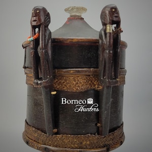 Antique Borneo Iban Shaman&#39;s Box ‘Lumpung Manang’  /  21 x 18 x 16 cm