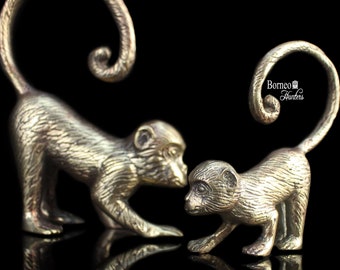 ヴィンテージ真鍮製猿、猿の置物、小さな金属製猿、金属製の動物の置物