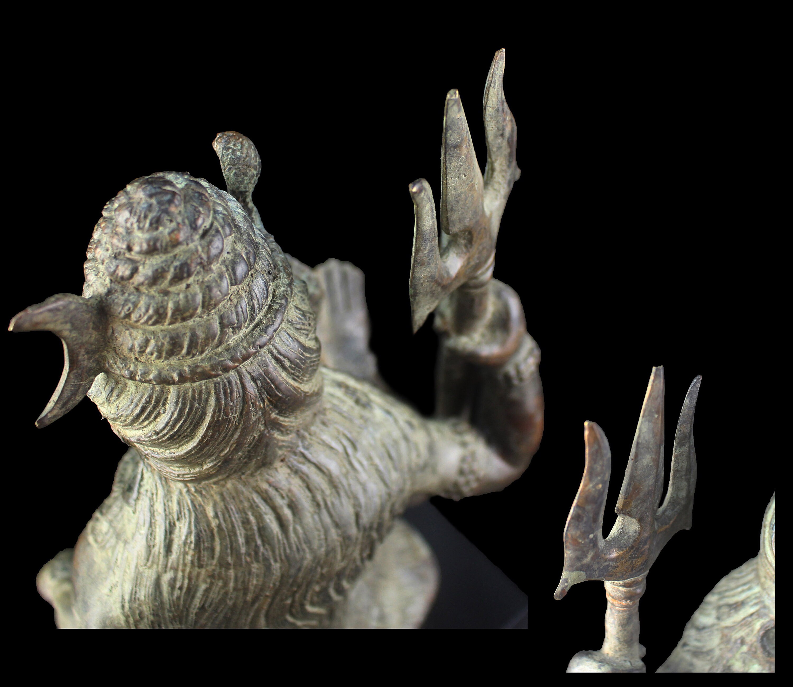 ブロンズ製シヴァ像：三叉槍と太鼓を持つ四腕のヒンドゥー教の神（13.5