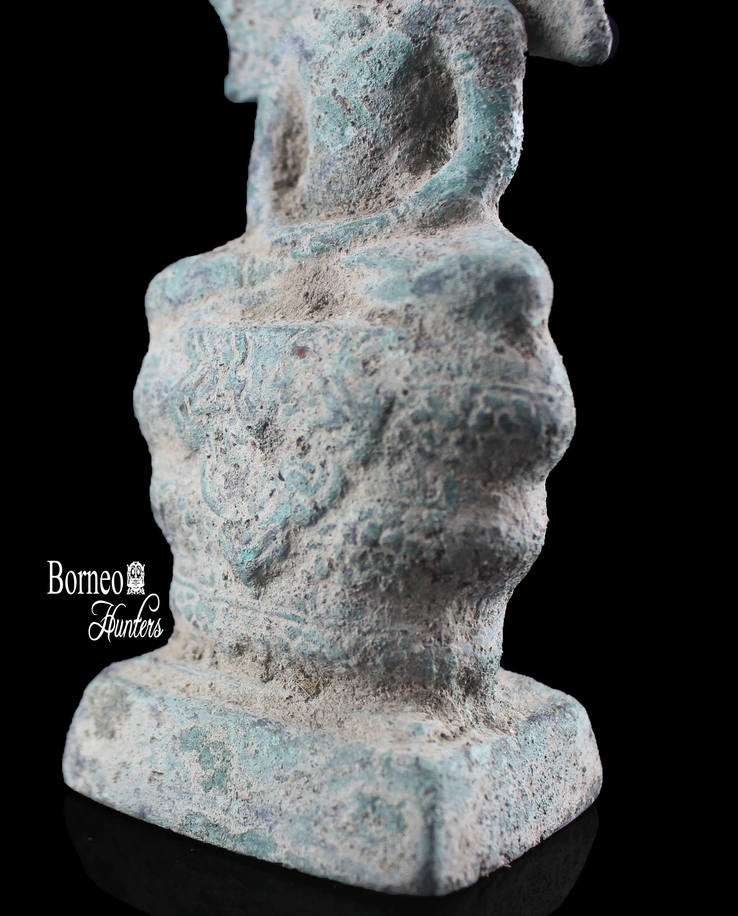 アンティークブロンズナーガ仏像：カンボジアのバイヨン瞑想装飾