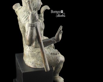 ブロンズ製シヴァ像：三叉槍と太鼓を持つ四腕のヒンドゥー教の神（13.5