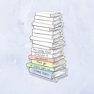 Pu&ograve; includere: Una pila di libri con titoli visibili: "The candy house", "Checkout 19", "Americanah", "Gone girl", "It starts with us" e "Atomic habits".