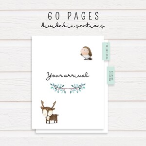 Puede incluir: Una tarjeta blanca con una ilustraci&oacute;n de un ciervo marr&oacute;n y un p&aacute;jaro azul. La tarjeta tiene el texto "Your arrival" y una rama verde con hojas. La tarjeta tambi&eacute;n tiene dos pesta&ntilde;as en el lateral con el texto "Monthly Updates" y "Your Arrival".