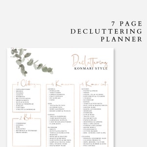 Op de afbeelding: Een printbare 7-pagina's decluttering planner in een minimalistische stijl met een groen eucalyptusbladeren ontwerp. De planner is georganiseerd door KonMari-methode categorieën: kleding, boeken, komono en komono voortgezet.