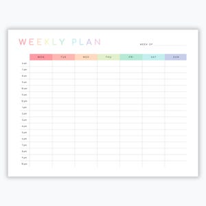 Op de afbeelding: Een witte weekplanner met een pastelkleurige regenboogkoptekst met de tekst "WEEKLY PLAN". De dagen van de week zijn gecodeerd op kleur. De planner bevat tijdsperioden van 6 uur tot 22 uur voor het plannen van activiteiten en afspraken.