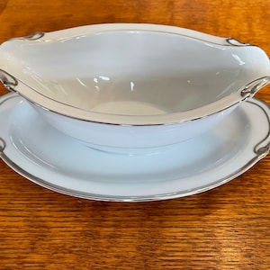 Harmony House Silver Melody Gravy Boat with Attached Underplate - Fine China Made in Japan - Elegant White and Platinum