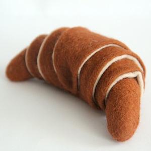 Croissant made of felt, hand-sewn for play kids kitchen, play food, toy food, felt food, farmers market