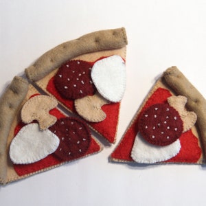 Pizza optionally 1 6 slices sewn from felt with salami, cheese and mushrooms for play kitchen, felt food, play food 3 Stück Pizza