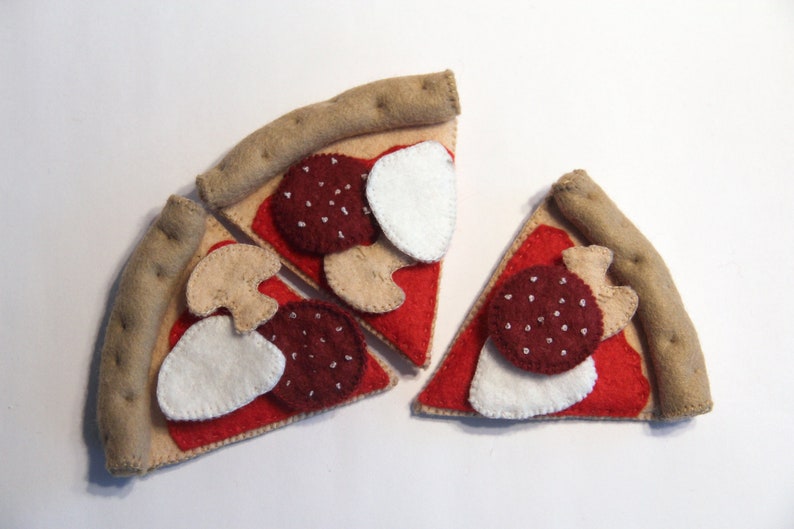 Pizza optionally 1 6 slices sewn from felt with salami, cheese and mushrooms for play kitchen, felt food, play food 3 Stück Pizza