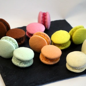Felt Macarons hand-sewn in 6 different colors for play kids kitchen, play food, felt food, farmers market