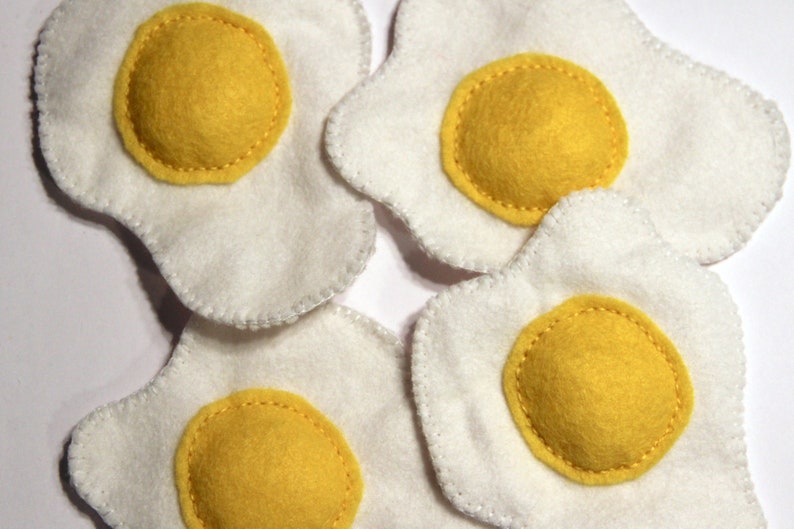 Fried eggs sewn from felt in big and small for play kitchen, toy food, play food, felt food image 5