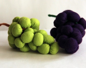 Grapes sewn from felt available in green or purple for play kitche, play food, felt food