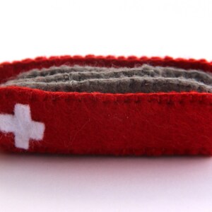 Filtkniv schweizisk armékniv handsydd leksaksbutikstillbehör barnkök Montessori rollspel bild 2