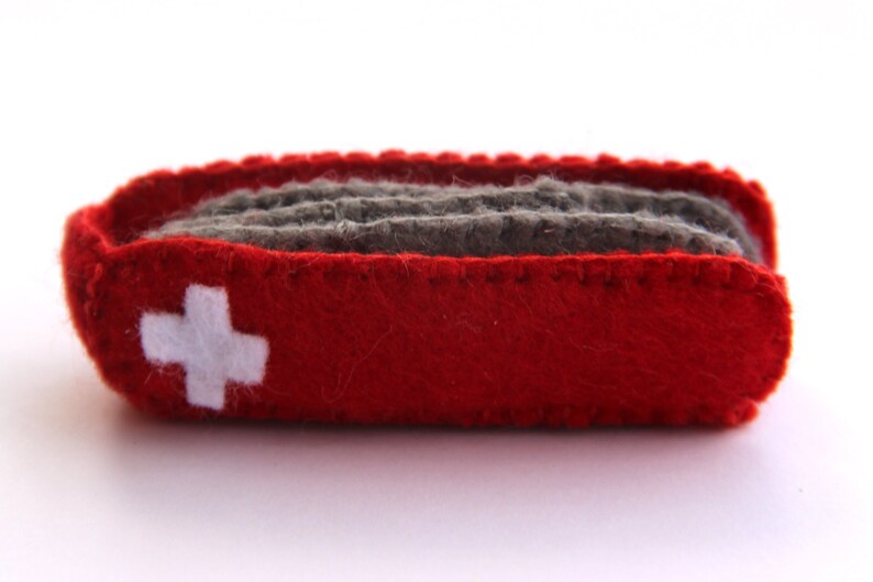 Filtkniv schweizisk armékniv handsydd leksaksbutikstillbehör barnkök Montessori rollspel bild 2