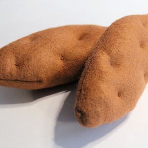Patata dolce in feltro, cucita a mano per il negozio e la cucina dei bambini, cibo in feltro, cucina giocattolo, cibo in feltro
