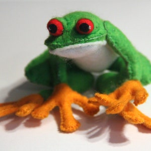 Frog, red-eyed tree frog hand-sewn from felt, felt toy, felt animal