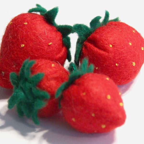 Erdbeeren aus Filz handgenäht in verschiedenen Größen für den Kaufladen, Kinderküche, Spielküche