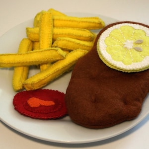 Felt Vienna Schnitzel with French Fries hand-sewn, for play kids kitchen, toy food, play food, felt food, farmers market