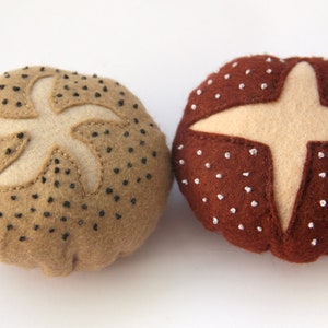 Poppy seed roll or Pretzel roll made of felt, hand-sewn for play kids kitchen, play food, toy food, felt food, farmers market
