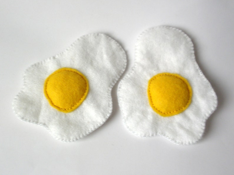 Fried eggs sewn from felt in big and small for play kitchen, toy food, play food, felt food 2 kleine Spiegeleier