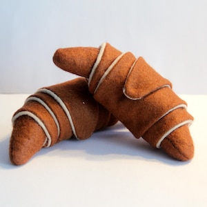 Felt Croissant for Play Kitchen & Pretend Bakery, Felt Play Food, Fake Bakery Toy, Montessori, Waldorf Toys