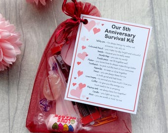 Kit de supervivencia para el 5.º aniversario - Regalo original y divertido para el 5.º aniversario de bodas para marido, mujer, novio o novia.