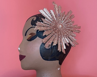 Schimmernde Starburst Ornament Haarspange Fascinator in Rose Gold Glitzer