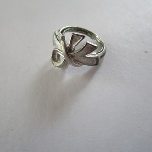 NEW Vintage Avon Golden Twist Scarf Ring with Instructions and box