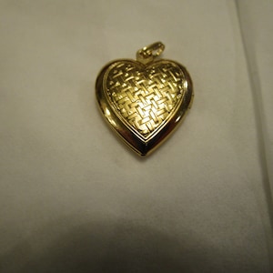 Vintage Victorian Style Gold Tone Engraved Photo Locket Necklace Pendant