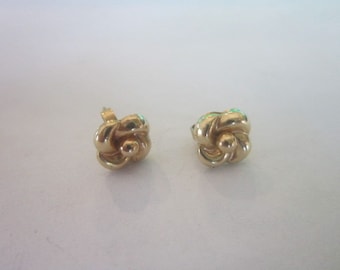 Vintage 14k Solid Yellow Gold Flower Post Stud Earrings