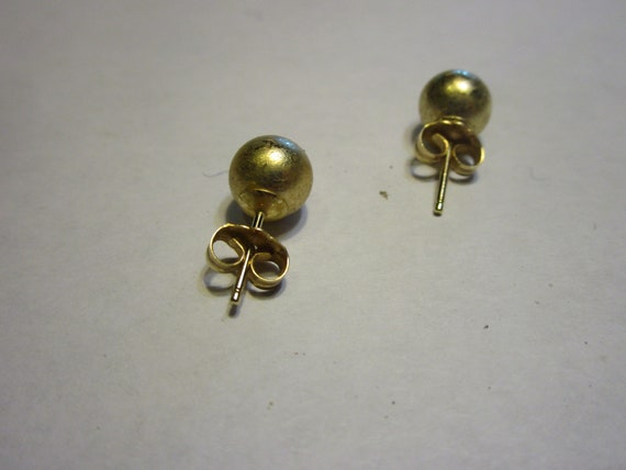 14K Yellow Gold Ball Stud Pierced Earrings - image 3