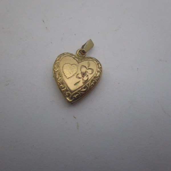 Vtg Antique Engraved Photo Locket Necklace Pendant