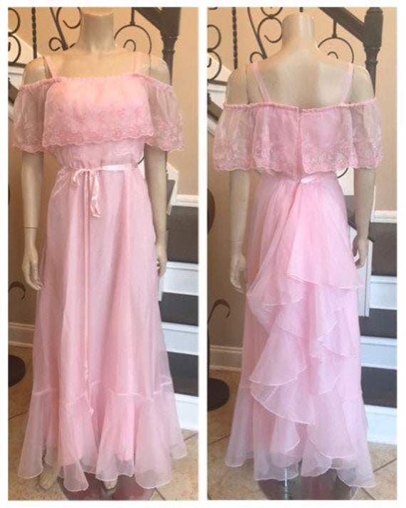 Gorgeous Vintage Pink 70s off Shoulder / Ruffle Pr